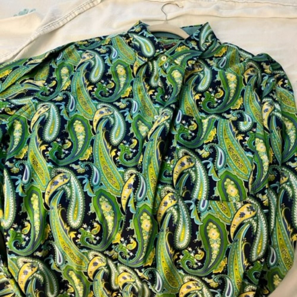 BUNDLE DEAL OF NINE ITEMS